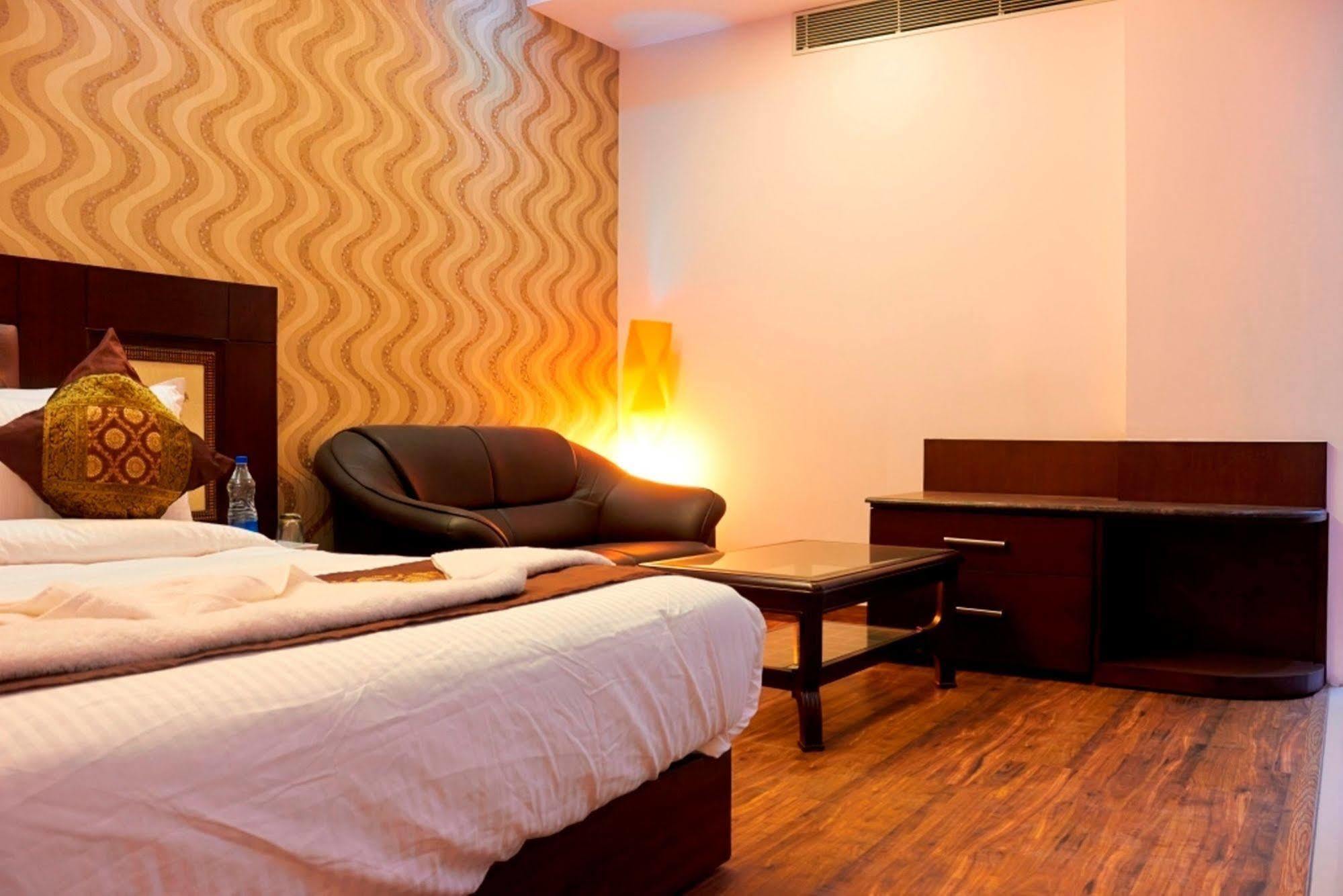 Hotel Waterfall Delhi (National Capital Territory of India) Exterior foto