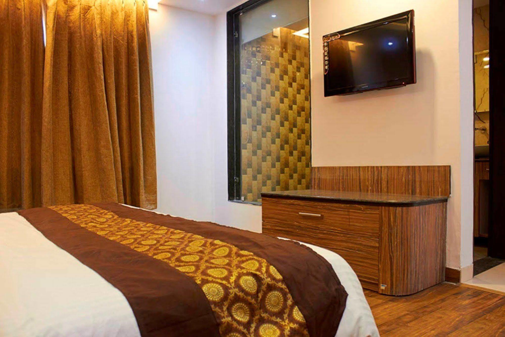 Hotel Waterfall Delhi (National Capital Territory of India) Exterior foto