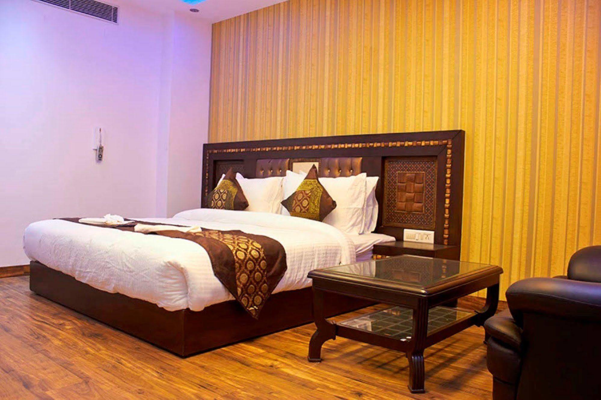 Hotel Waterfall Delhi (National Capital Territory of India) Exterior foto